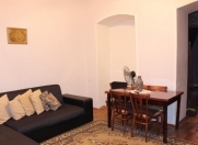 Satılır 4 otaqlı 100 m2 köhnə tikili Axundov bağı