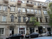 Satılır 6 otaqlı 300 m2 köhnə tikili Sahil m.