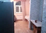 Satılır 4 otaqlı 100 m2 köhnə tikili Bakıxanov