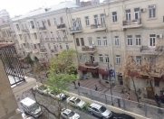 Satılır 10 otaqlı 300 m2 obyekt Axundov bağı