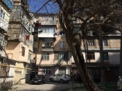 Satılır 3 otaqlı 90 m2 köhnə tikili Qara Qarayev m.