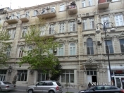 Satılır 5 otaqlı 320 m2 köhnə tikili Səbail r.