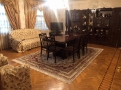 Satılır 5 otaqlı 138 m2 köhnə tikili 8 mkr