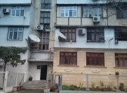 Satılır 4 otaqlı 120 m2 köhnə tikili Bakıxanov