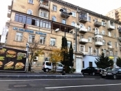 Satılır 2 otaqlı 60 m2 köhnə tikili Elmlər Akademiyası m.