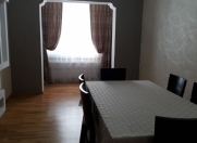 Satılır 4 otaqlı 105 m2 köhnə tikili Xalqlar Dostluğu m.