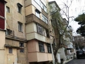 Satılır 2 otaqlı 44 m2 köhnə tikili Qara Qarayev m.