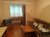 İcarəyə verilir 1 otaqlı 40 m2 köhnə tikili Elmlər Akademiyası m.