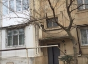Satılır 2 otaqlı 58 m2 köhnə tikili Elmlər Akademiyası m.