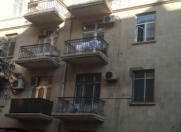 Satılır 2 otaqlı 80 m2 köhnə tikili İçəri Şəhər m.