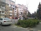 Satılır 2 otaqlı 45 m2 köhnə tikili Elmlər Akademiyası m.