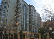 İcarəyə verilir 4 otaqlı 185 m2 yeni tikili Nizami m.