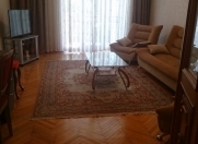 İcarəyə verilir 3 otaqlı 80 m2 köhnə tikili Azneft meydanı