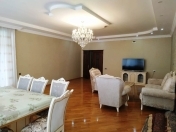 İcarəyə verilir 3 otaqlı 160 m2 yeni tikili Elmlər Akademiyası m.