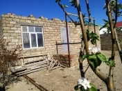 Satılır 2 otaqlı 300 m2 həyət evi Binə