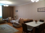 İcarəyə verilir 4 otaqlı 210 m2 yeni tikili Hyatt Regency