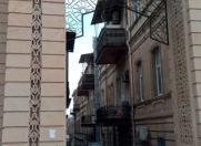 Satılır 1 otaqlı 60 m2 köhnə tikili İçəri Şəhər m.