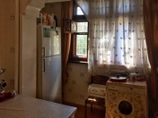 Satılır 3 otaqlı 70 m2 köhnə tikili Neapol dairəsi