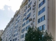 Satılır 4 otaqlı 100 m2 köhnə tikili İnşaatçılar m.