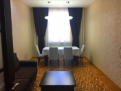 İcarəyə verilir 3 otaqlı 100 m2 köhnə tikili Dövlət Statistika Komitəsi