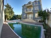 Satılır 8 otaqlı 575 m2 bağ evi Novxanı
