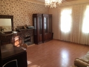 İcarəyə verilir 2 otaqlı 53 m2 köhnə tikili ABŞ səfirliyi