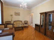 İcarəyə verilir 3 otaqlı 80 m2 köhnə tikili Sahil m.