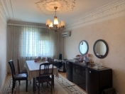 Satılır 5 otaqlı 105 m2 köhnə tikili Əhmədli