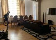 İcarəyə verilir 4 otaqlı 190 m2 yeni tikili Nizami m.