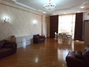 Satılır 4 otaqlı 144 m2 yeni tikili İnşaatçılar m.