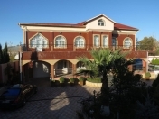 Satılır 10 otaqlı 450 m2 bağ evi Novxanı