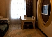 Satılır 4 otaqlı 130 m2 köhnə tikili Elmlər Akademiyası m.