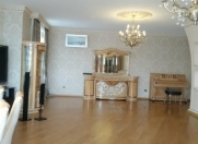 Satılır 4 otaqlı 200 m2 yeni tikili 28 May m.