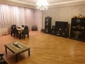 Satılır 3 otaqlı 171 m2 yeni tikili 28 May m.