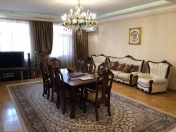 İcarəyə verilir 5 otaqlı 205 m2 yeni tikili Gənclik m.