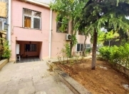 Satılır 4 otaqlı 110 m2 köhnə tikili Elmlər Akademiyası m.