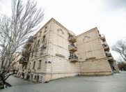 Satılır 2 otaqlı 60 m2 köhnə tikili Bakı Dövlət Universiteti