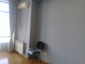 İcarəyə verilir 1 otaqlı 20 m2 ofis 28 May m.