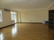 Satılır 4 otaqlı 245 m2 yeni tikili 28 May m.