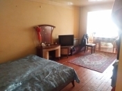 Satılır 1 otaqlı 40 m2 köhnə tikili Xalqlar Dostluğu m.