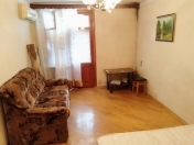 İcarəyə verilir 1 otaqlı 38 m2 köhnə tikili İnşaatçılar m.