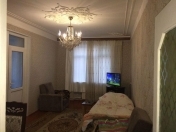 Satılır 2 otaqlı 60 m2 köhnə tikili Qara Qarayev m.