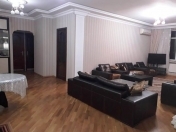 Satılır 3 otaqlı 135 m2 yeni tikili 28 May m.