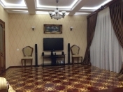 Satılır 4 otaqlı 110 m2 köhnə tikili Xalqlar Dostluğu m.