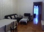 İcarəyə verilir 2 otaqlı 85 m2 köhnə tikili 28 May m.