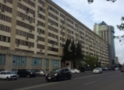 İcarəyə verilir 3 otaqlı 85 m2 köhnə tikili Gənclik m.