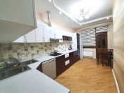 İcarəyə verilir 3 otaqlı 135 m2 yeni tikili 28 May m.