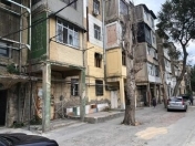 Satılır 3 otaqlı 65 m2 köhnə tikili Qara Qarayev m.