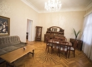 İcarəyə verilir 4 otaqlı 130 m2 köhnə tikili İçəri Şəhər m.