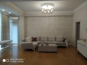 İcarəyə verilir 4 otaqlı 140 m2 yeni tikili Gənclik m.